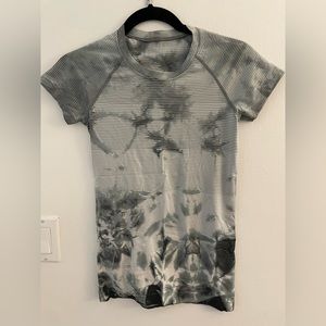 Lululemon swiftly tech tee. Size 4. Small.